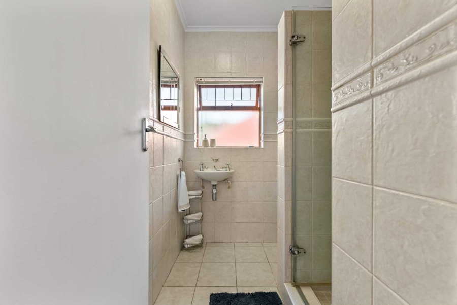 To Let 3 Bedroom Property for Rent in Bakoven Western Cape